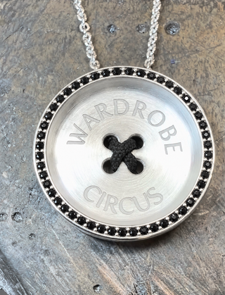 Colgante de botón con diamantes, plata 925, 0.5 ct | Wardrobe Circus