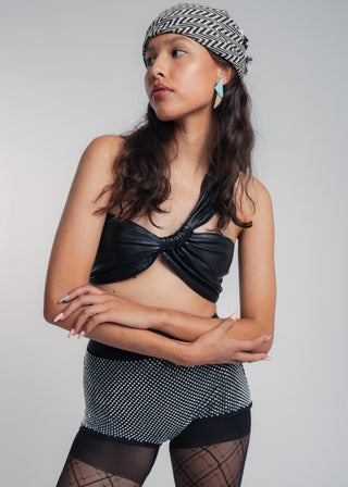 Unisex bandana in premium ultralight cotton with a bold black and ecru duo-color design. Versatile styling accessory can be used to cover the hair, around the neck or even wrapped around the wrist as a bracelet.