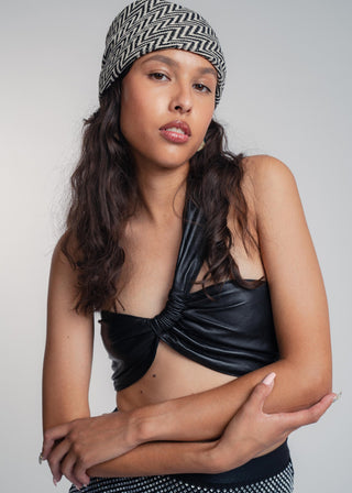 Unisex bandana in premium ultralight cotton with a bold black and ecru duo-color design. Versatile styling accessory can be used to cover the hair, around the neck or even wrapped around the wrist as a bracelet.